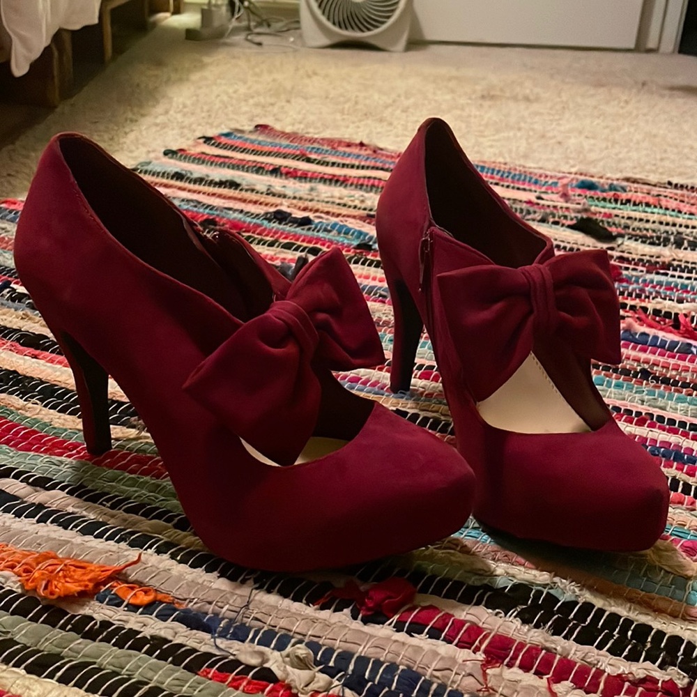 Bow Heels